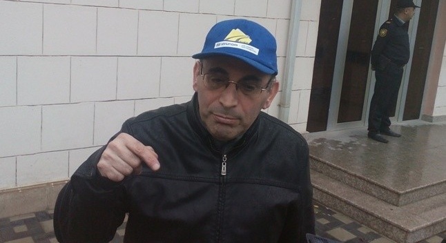 Arif Yunus dindarları təhqir etdi